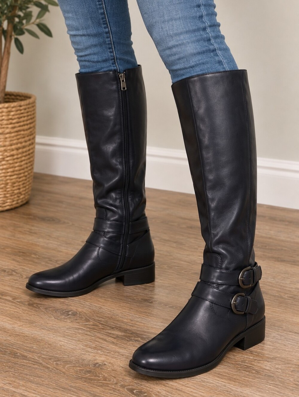 Vangelo Dark Navy Boots Size 7.5